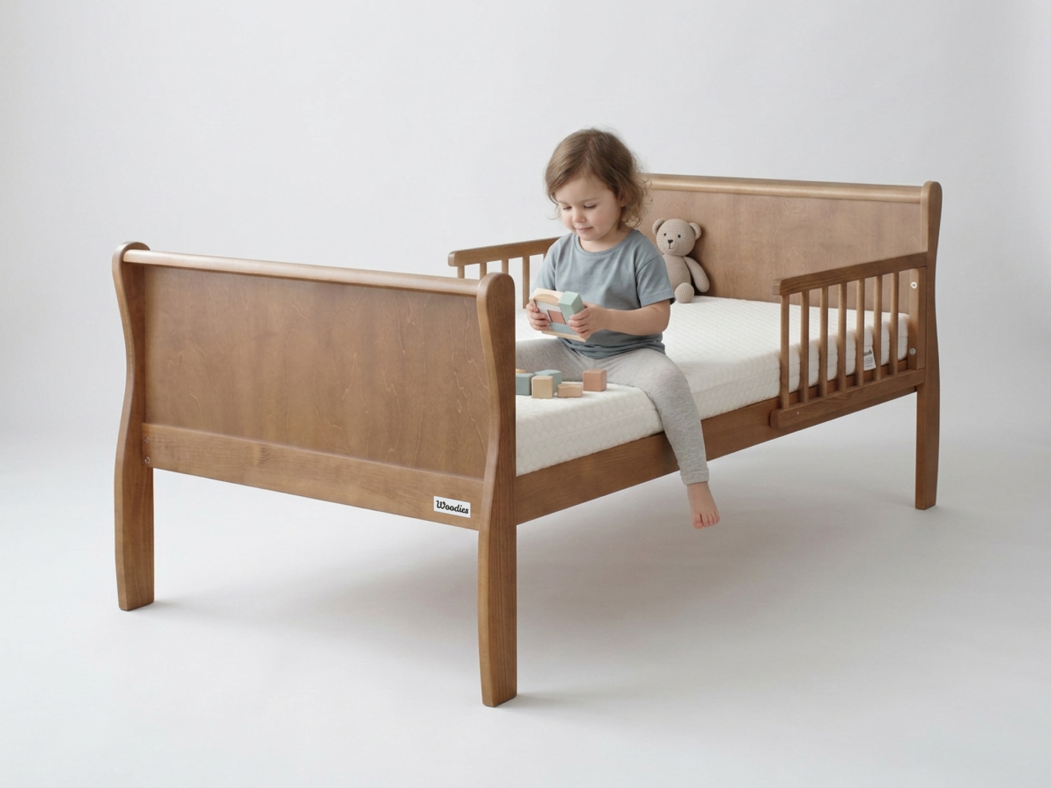 WO Detská drevená posteľ so zábranou Noble Toddler Bed 70x140 - orech