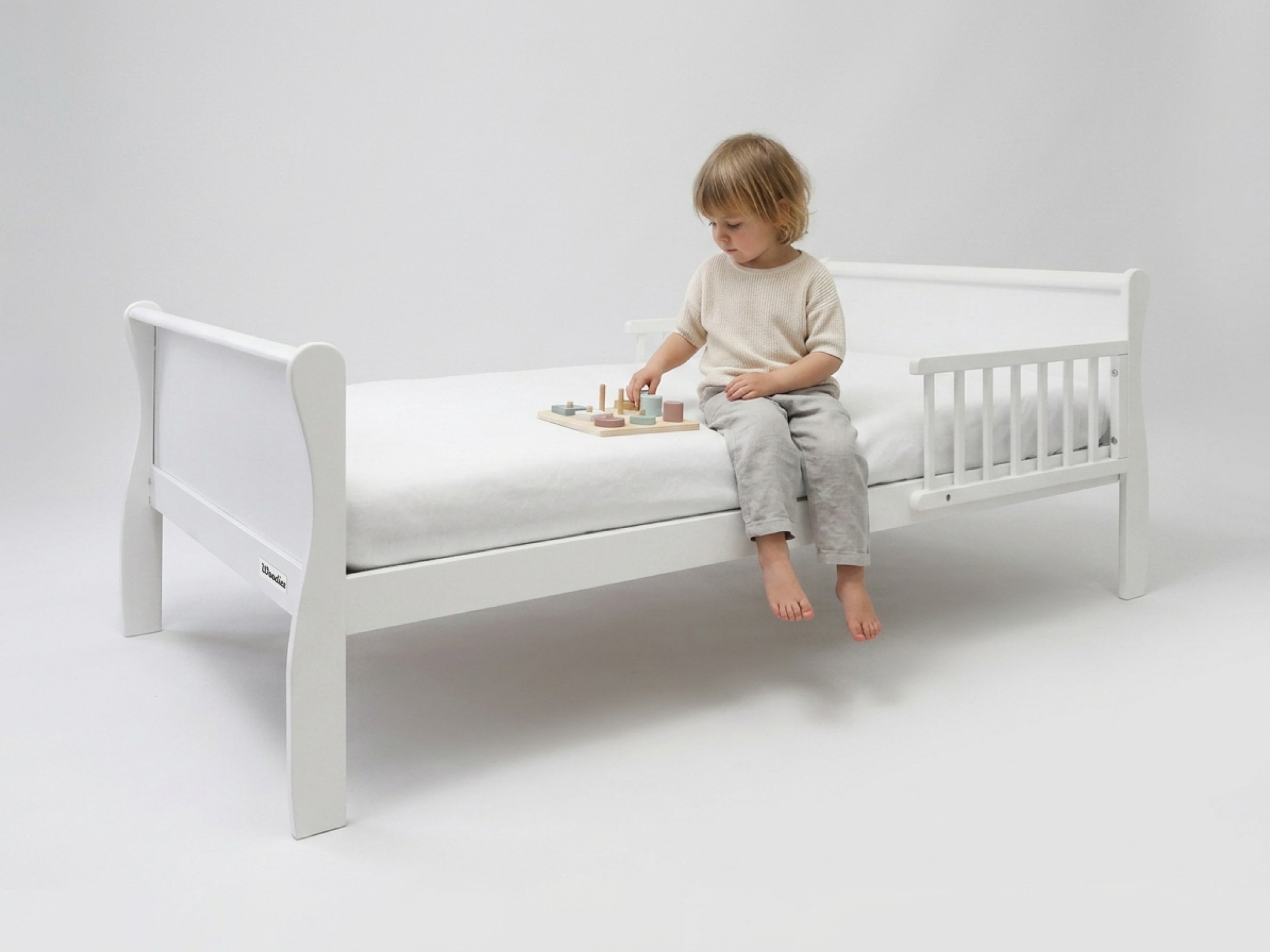 WO Detská drevená posteľ so zábranou Noble Junior Bed 80x160 - biela