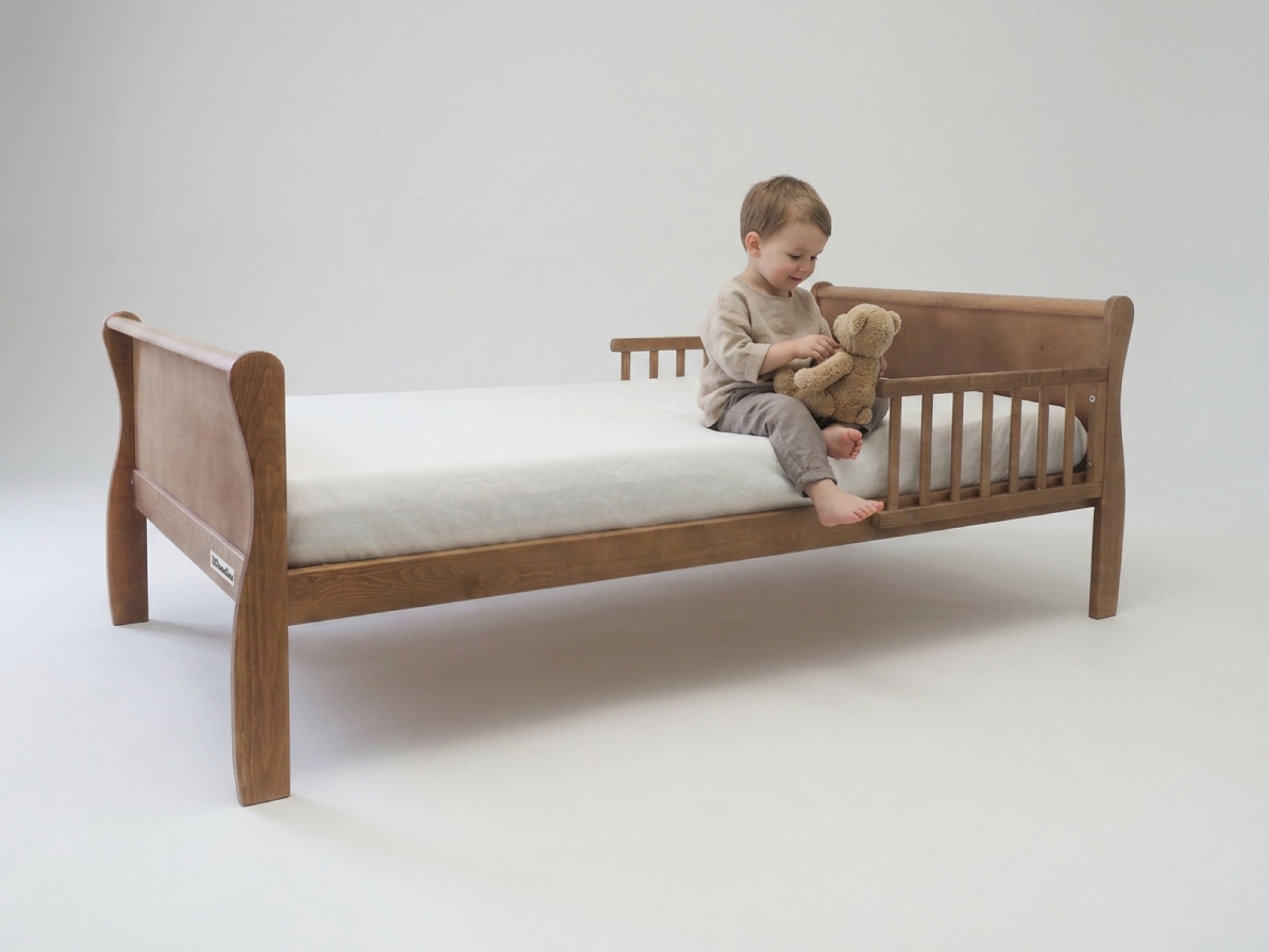 WO Detská drevená posteľ so zábranou Noble Junior Bed 80x160 - orech